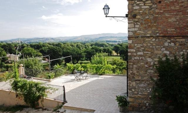 Gli Appartamenti Di Torre Bertona Todi Bagian luar foto