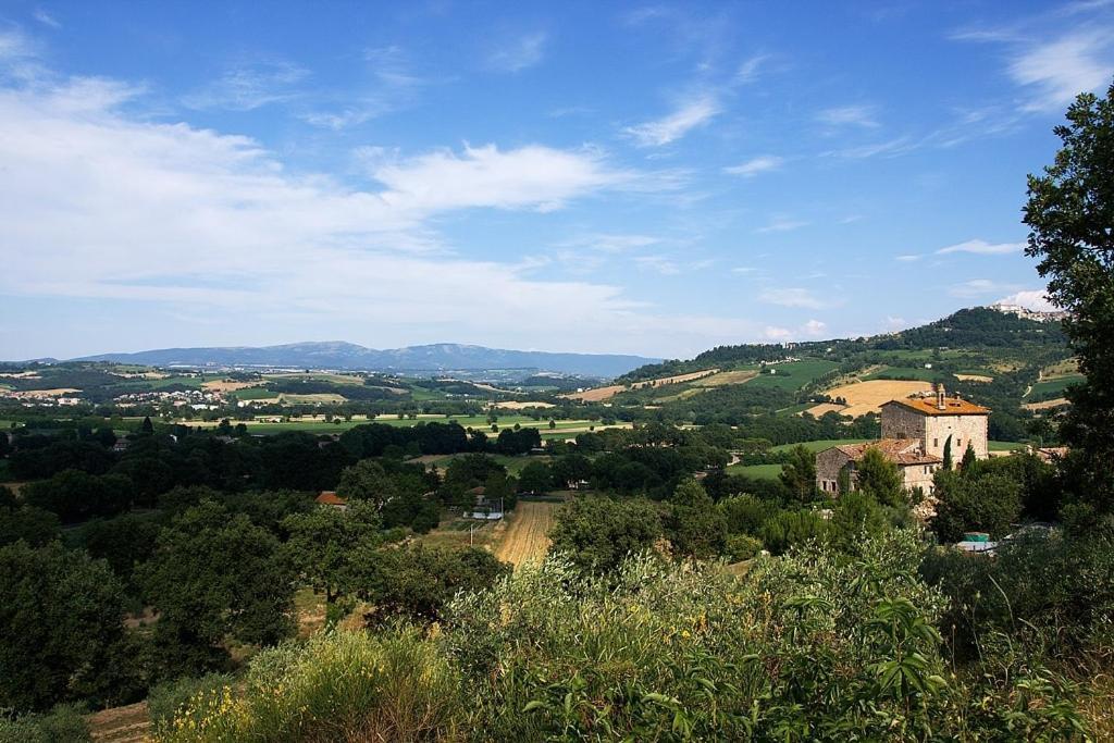 Gli Appartamenti Di Torre Bertona Todi Bagian luar foto